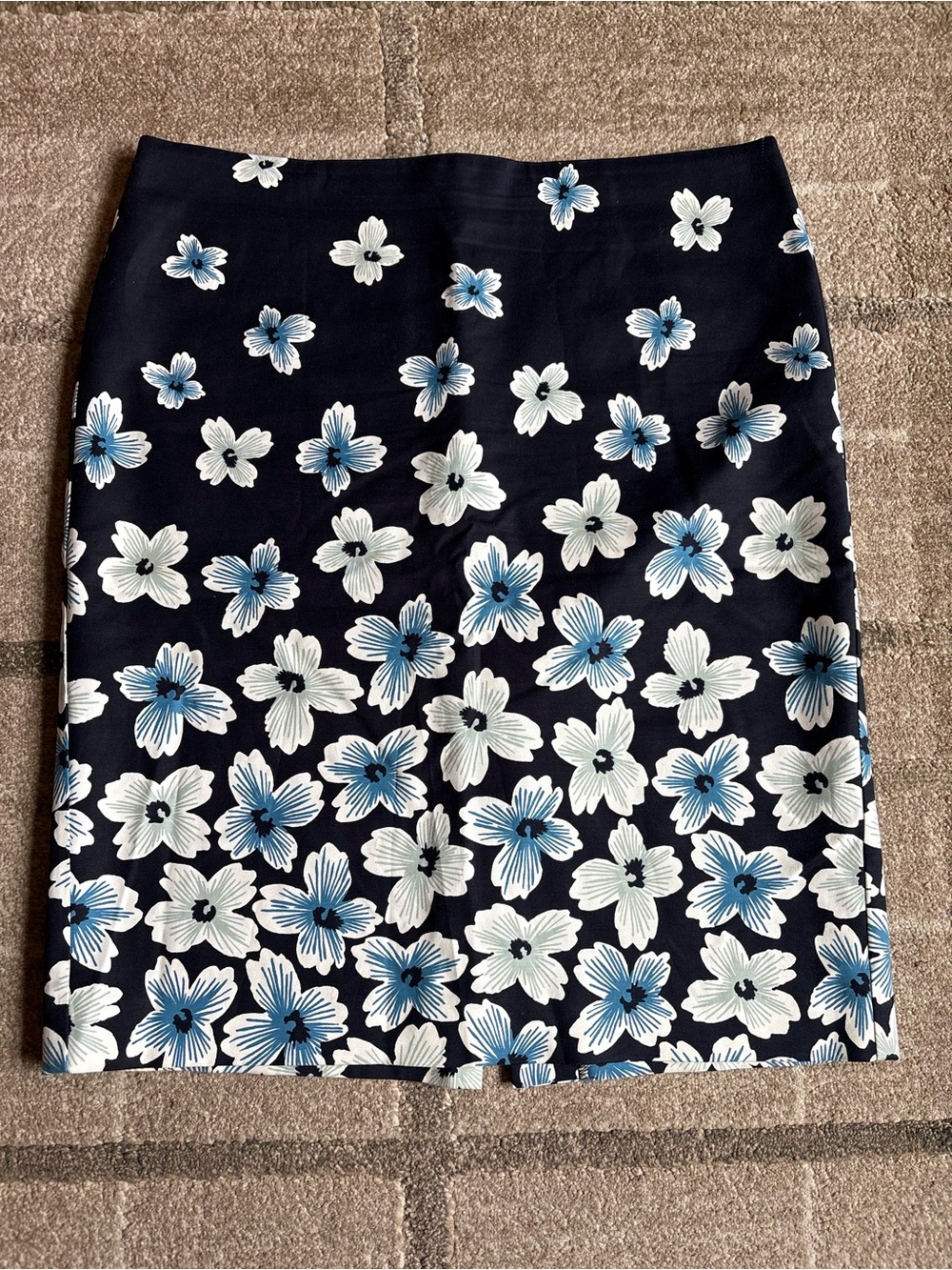 Ann Taylor Factory Navy Floral Pencil skirt women’s size 10 EUC